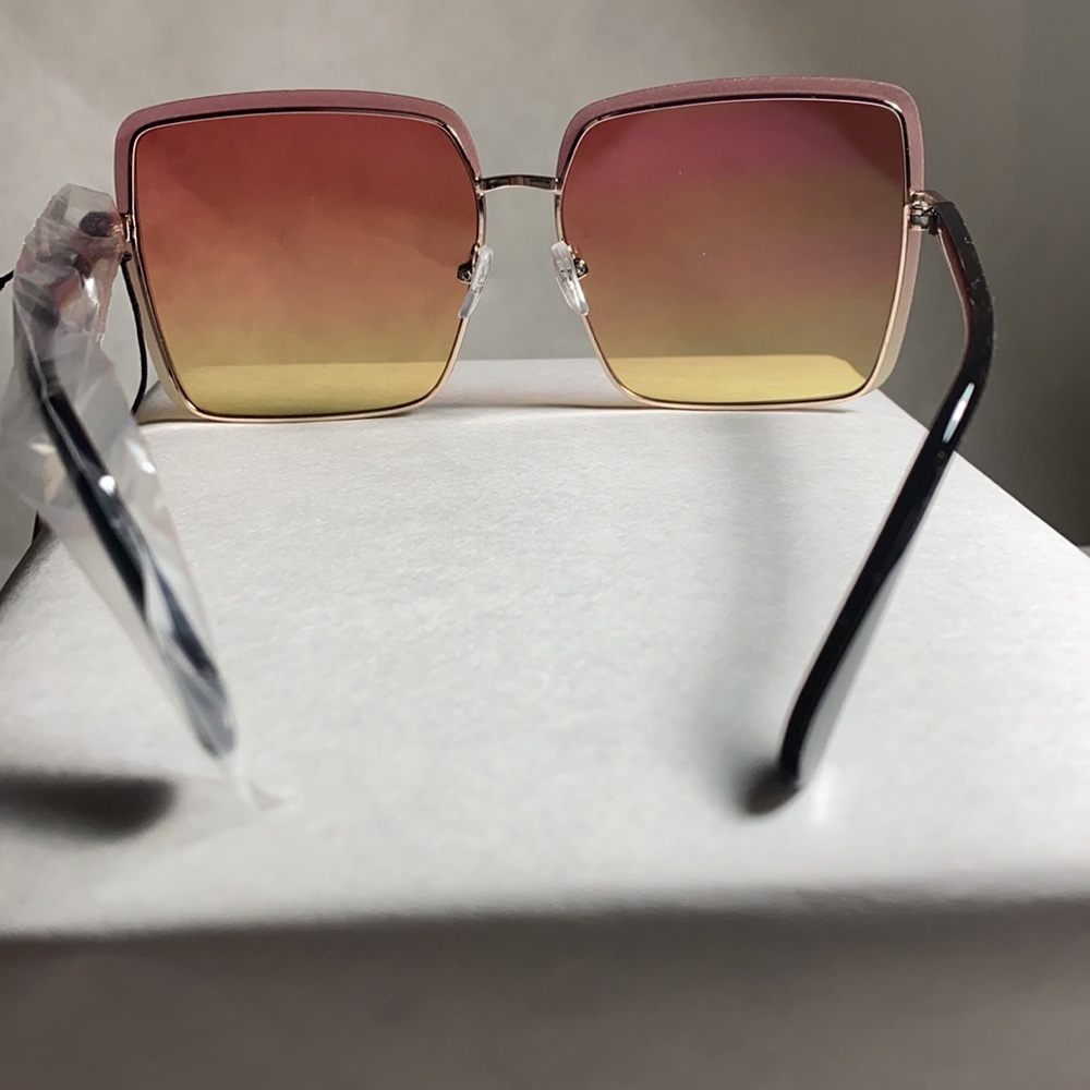 Rose/Gold Sunglasses by Luxe - Picture 3 of 4